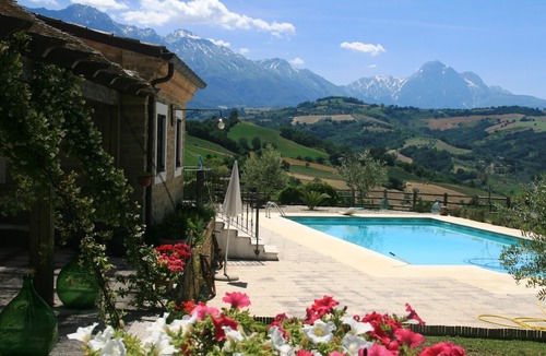 Castiglione Messer Raimondo Villa | Absolutely beautiful 5 star historic farmhouse, stunning pool- unbelievable view