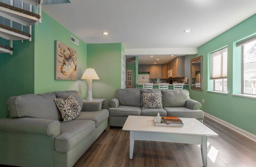 Rehoboth Beach Condo | Adorable/Clean Condo Steps to the Beach 3BR Sleeps 6