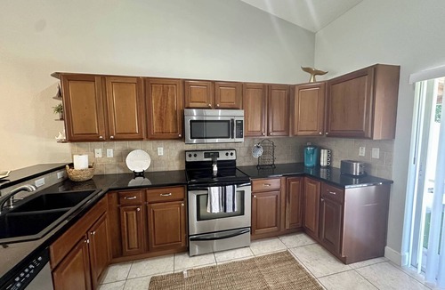 Spring Hill House | Adv. Coast - 2BR/2BH Near Springs, Beach, Fenced