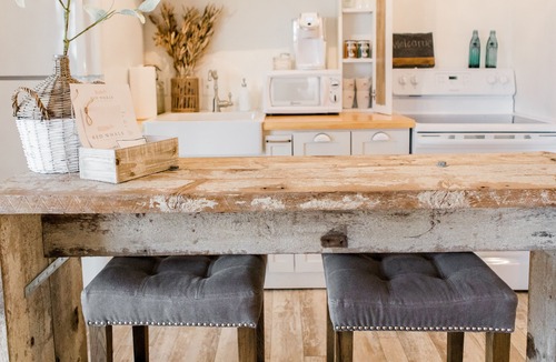 Mount Adams Apartment | Aesthetically Pleasing - Tranquil and Serene
