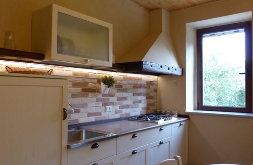 Camporotondo di Fiastrone Apartment | Agriturismo Al Respiro nel Bosco, apartment "Le Ginestre"