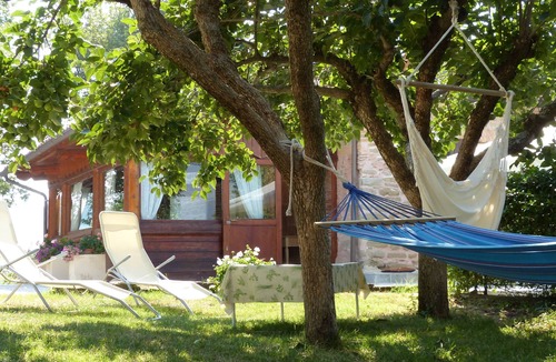 Camporotondo di Fiastrone Apartment | Agriturismo Al Respiro nel Bosco, apartment "Le Ginestre"