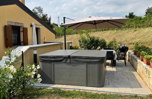Nord-Ovest Apartment | Agriturismo Corte Busòla jacuzzi riscaldata uso esclusivo ad un passo da Verona
