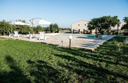 Modica Apartment | AGRITURISMO I5SENSI (Vc) Studio of 45 square meters, with swimming pool.
