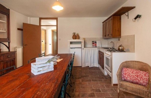 Montelovesco House | Agriturismo Il Poggio, two houses sharing a pool