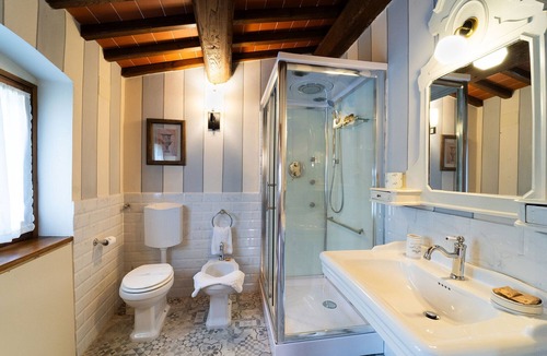 Pistoia House | Agriturismo Torreghiotta