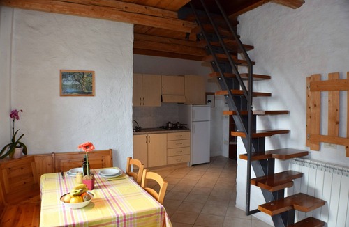 Pergola Apartment | Agriturismo Vecchia Quercia - Apartment "Bellisio" up to 5 people