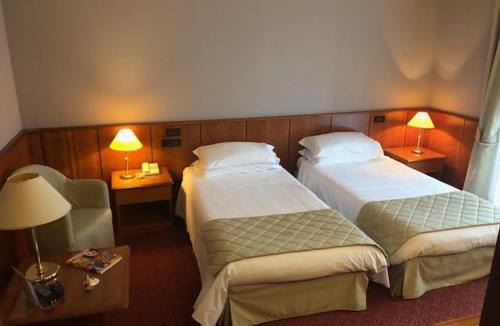 Leini Hotel | Air Palace Hotel