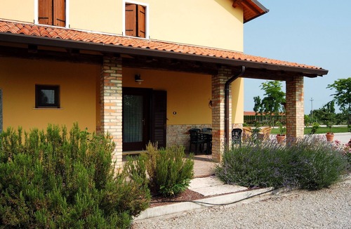 Palazzolo dello Stella Apartment | Airone - spacious apartment with large terrace close to reception area