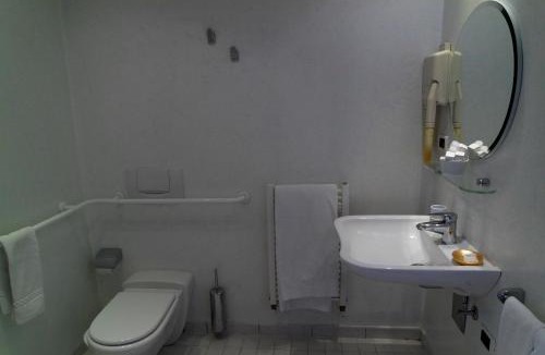 Porto Valtravaglia Hotel | Albergo Del Sole