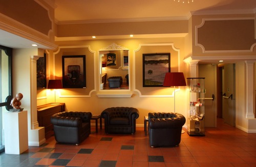 Varano de' Melegari Hotel | Albergo della Roccia