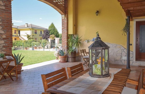 Longare Apartment | Amazing apartment in Longare -VI-