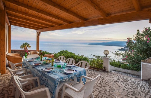 Santa Maria del Mare Torrazzo House | Amazing home in Staletti with WiFi