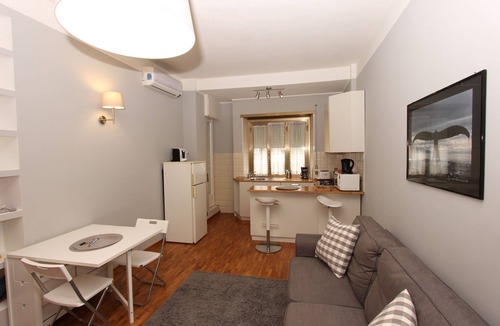 Quartiere XI Portuense Apartment | An Affordable small apartment near Trastevere Train Station