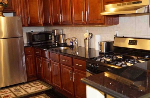 Wakefield Apartment | An Unbeatable Cozy 3 Bedroom Apartment.