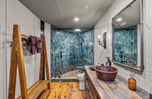 Knoxville Hotel | Ancient Lore Village