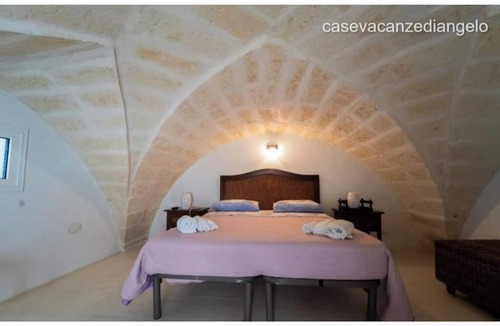 Uggiano la Chiesa Bed & Breakfast | Anemone Studios - Spacious room with extra bed near Otranto