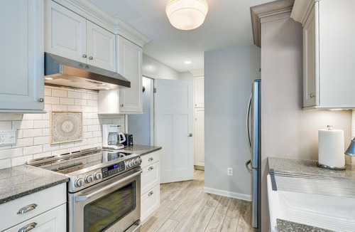 Annapolis House | Annapolis Oasis: Home Theater & Screened Porch