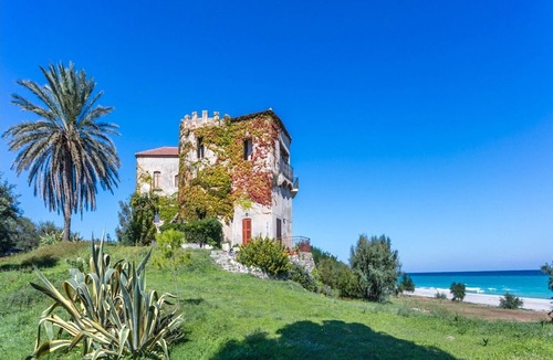 Santa Caterina Dello Ionio Marina Villa | Apartment in Santa Caterina by Private Beach