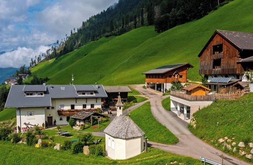 Valle Aurina Apartment | Apartment "Voppichlhof Edelweiss" with Mountain View, Shared Garden & Wi-Fi