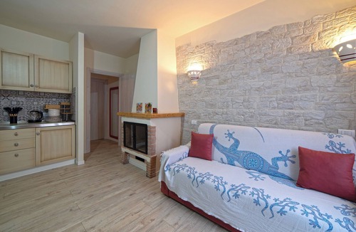 Monte Castello di Vibio Apartment | Apartment 'L'angolo Delle More' with Private Garden, Wi-Fi and Air Conditioning