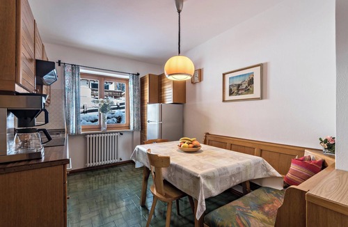 Selva di Val Gardena Apartment | Apartment “Große Gartenwohnung Haus Forelle” on the Slopes with Mountain View