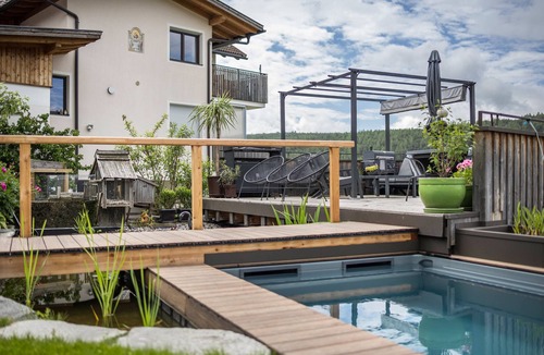 Issengo Apartment | Apartment '4' with Mountain View, Shared Pool and Wi-Fi