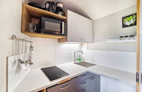 Issengo Apartment | Apartment '5' with Mountain View, Shared Pool and Wi-Fi