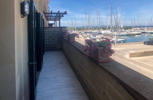Punta Ala Apartment | Apartment a stone's throw from the sea