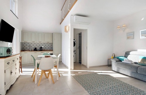 Pieve Ligure Apartment | Apartment 'Agriturismo Le Pale - Giuli 2' with Sea View, Wi-Fi and Air Conditioning