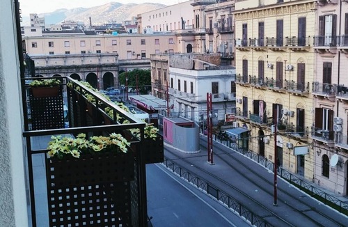 Corso dei Mille - Sant'Erasmo Apartment | APARTMENT AND PARKING SPACE IN THE CENTER OF PALERMO