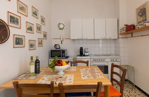 San Vincenzo Apartment | Apartment 'Appartamento Vista Mare' with Sea View, Wi-Fi and Air Conditioning