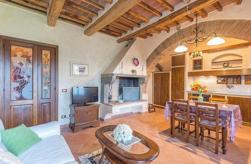 Sorrezzana Apartment | Apartment 'Appartamento Smeraldo' with Shared Pool, Wi-Fi and Air Conditioning
