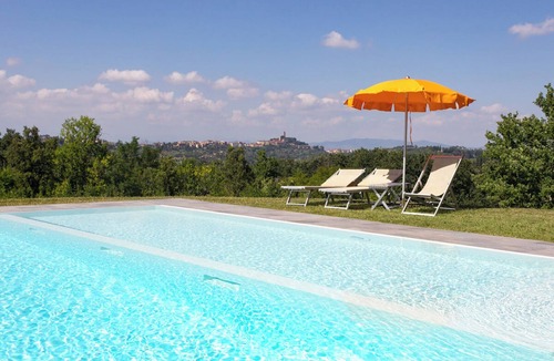 Sorrezzana Apartment | Apartment 'Appartamento Smeraldo' with Shared Pool, Wi-Fi and Air Conditioning