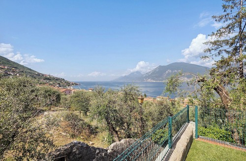 Assenza Apartment | Apartment 'Assenza 9' with Lake View, Wi-Fi and Air Conditioning