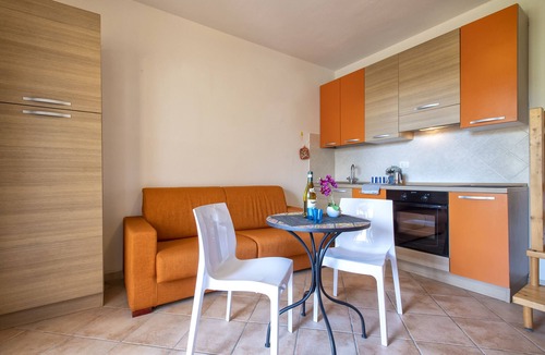 Pirotto Li Frati House | Apartment "Baia delle Mimose 50 Meters from the Sea" with Private Garden & A/C