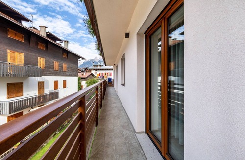 Auronzo di Cadore Apartment | Apartment 'Casa Da Rin Giulia' with Mountain View, Private Terrace and Wi-Fi