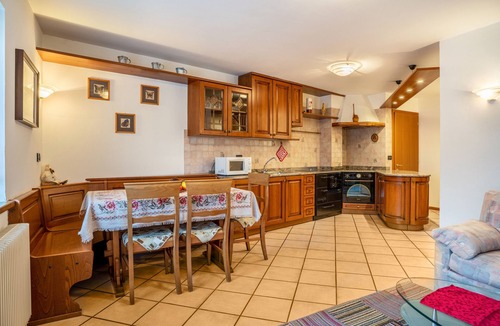 Grauno House | Apartment 'Casa Al Portico Val Di Cembra' with Mountain View and Balcony