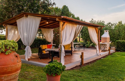 Orbetello Apartment | Apartment "Casa Dante" with hills and Monte Argentario view, 2 Private Terraces & Wi-Fi