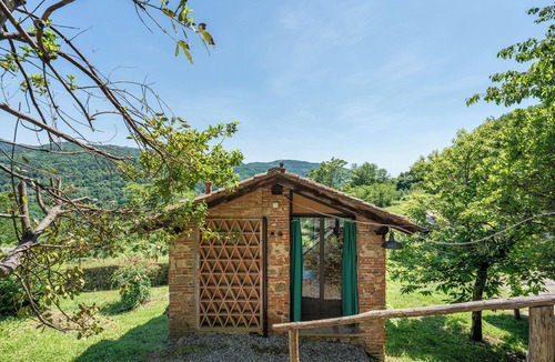 Pietrabuona Apartment | Apartment 'Casa Di Vetro' with Mountain View, Wi-Fi and Air Conditioning