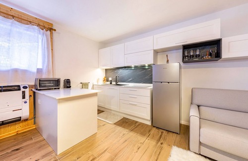 Vigo di Cadore Apartment | Apartment 'Casa Fiocco di Neve' with Mountain View, Shared Garden and Wi-Fi