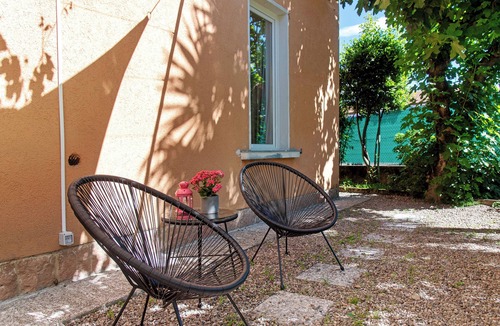 Porto Ceresio Apartment | Apartment 'Casa Maria' with Private Garden and Wi-Fi