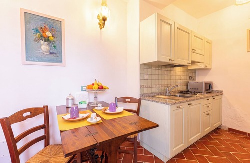 Serre di Rapolano Apartment | Apartment 'Casa Titty' with Private Garden and Wi-Fi