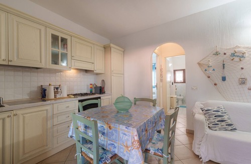 Murta Maria Apartment | Apartment 'Casa Vacanze Gelso' with Shared Pool, Private Garden and Air Conditioning