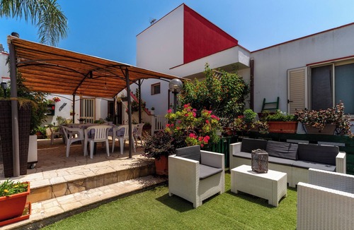 Giuggianello Apartment | Apartment 'Casa Venere Luxury' with Shared Pool, Wi-Fi and Air Conditioning