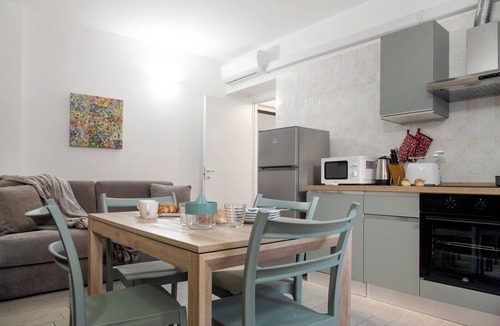 Monvalle Apartment | Apartment 'Casa Vincenza Lago Maggiore' with Private Terrace, Wi-Fi and Air Conditioning