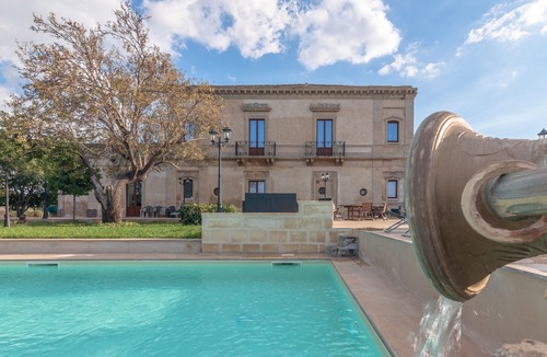 Carlentini Apartment | Apartment "Casale Ciricò - Casa del Nonno" with Shared Pool, Shared Terrace & Wi-Fi