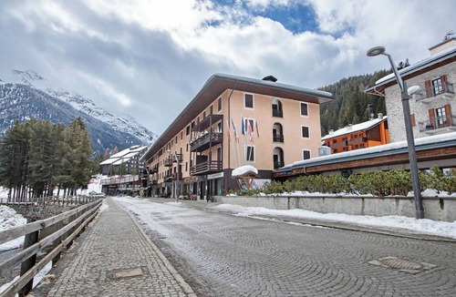 Santa Caterina Valfurva Apartment | Apartment 'Centro Santa Caterina' with Mountain View
