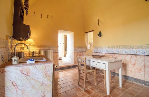 Bisceglie Apartment | Apartment 'Cerere' with Shared Terrace, Wi-Fi and Air Conditioning
