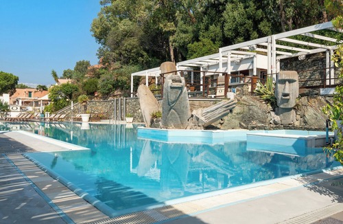 Varazze Villa | Apartment 'Della Baia' with Sea View, Private Terrace and Wi-Fi